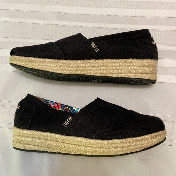 Bobs Skechers with Memory Foam & Arch Pillow Womens Slip On Loafer- EUC size 8.5 - Picture 1 of 12